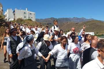 Unas 1.200 personas dan vida a una nueva edición de la Traída del Agua (Foto Francisco Javier Santana y TA)